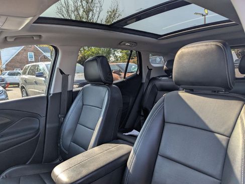 Used 2022 GMC Terrain SLT w/ Infotainment Package II AWD/4WD image 30