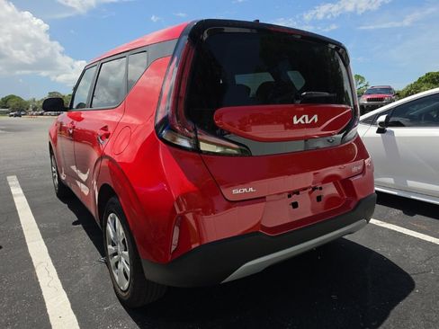 Used 2025 Kia Soul LX FWD image 11