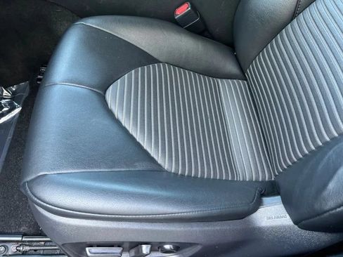 Used 2018 Toyota Camry SE w/ Convenience Package FWD image 24