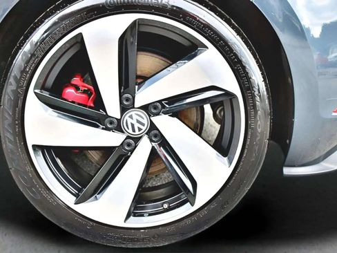 Used 2018 Volkswagen GTI SE image 30