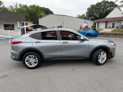 Used 2025 Buick Envista Sport Touring w/ Convenience I Package FWD image 8