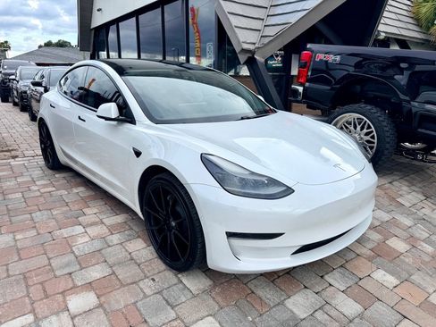 Used 2021 Tesla Model 3 Standard Range Plus RWD image 3