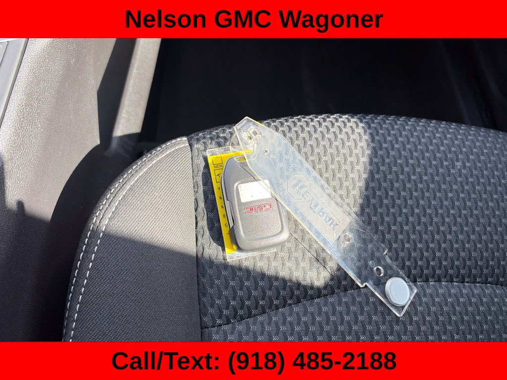 Used 2024 GMC Terrain SLE w/ Driver Convenience Package FWD image 49
