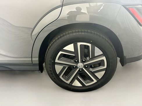 Used 2023 Hyundai Kona SE image 11