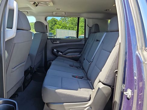 Used 2019 Chevrolet Suburban LS RWD image 28