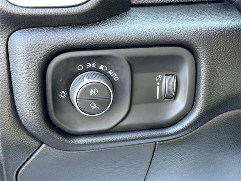 Used 2024 RAM 3500 Big Horn image 33