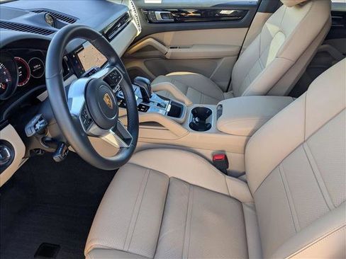 Used 2022 Porsche Cayenne image 16