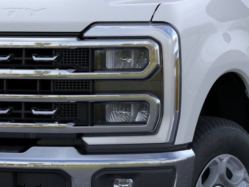 New 2026 Ford F250 XLT w/ XLT Premium Package AWD/4WD image 17