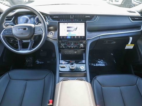 New 2025 Jeep Grand Cherokee Limited image 13