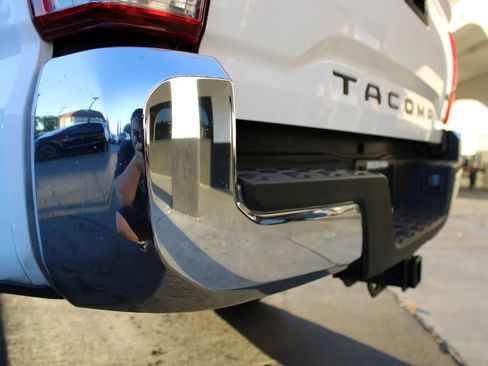 Used 2016 Toyota Tacoma TRD Off-Road image 12