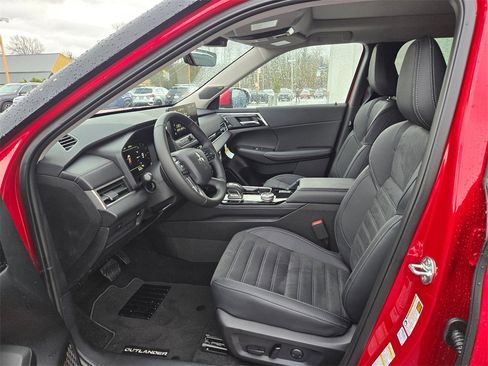 New 2025 Mitsubishi Outlander SE image 8