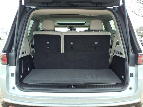 Used 2022 Jeep Wagoneer Series II w/ Premium Group I image 17