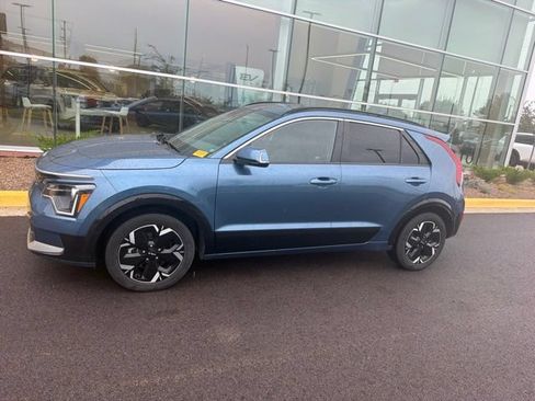 Certified 2023 Kia Niro Wind w/ Wind Preserve Package FWD image 2