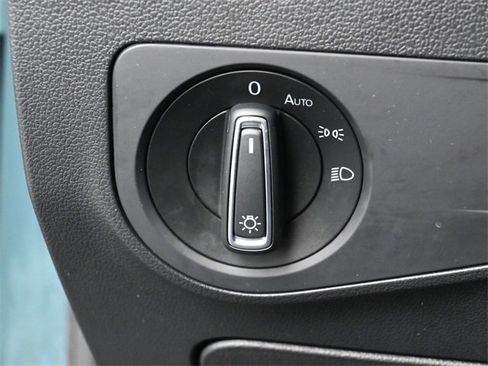 Used 2020 Volkswagen Tiguan SE w/ Panoramic Sunroof Package image 15