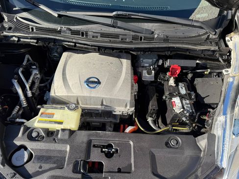 Used 2013 Nissan Leaf SL w/ Premium Pkg image 18