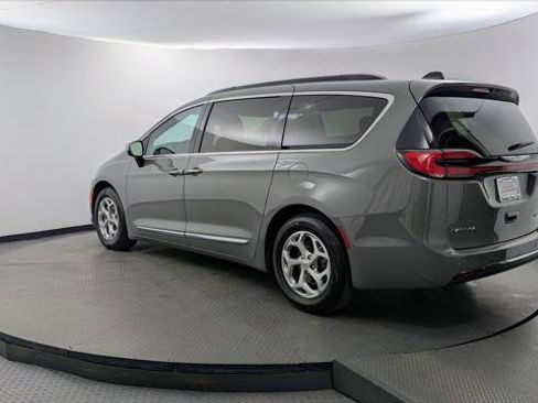 Used 2023 Chrysler Pacifica Limited FWD image 6