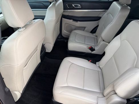 Used 2018 Ford Explorer XLT w/ Equipment Group 202A image 11
