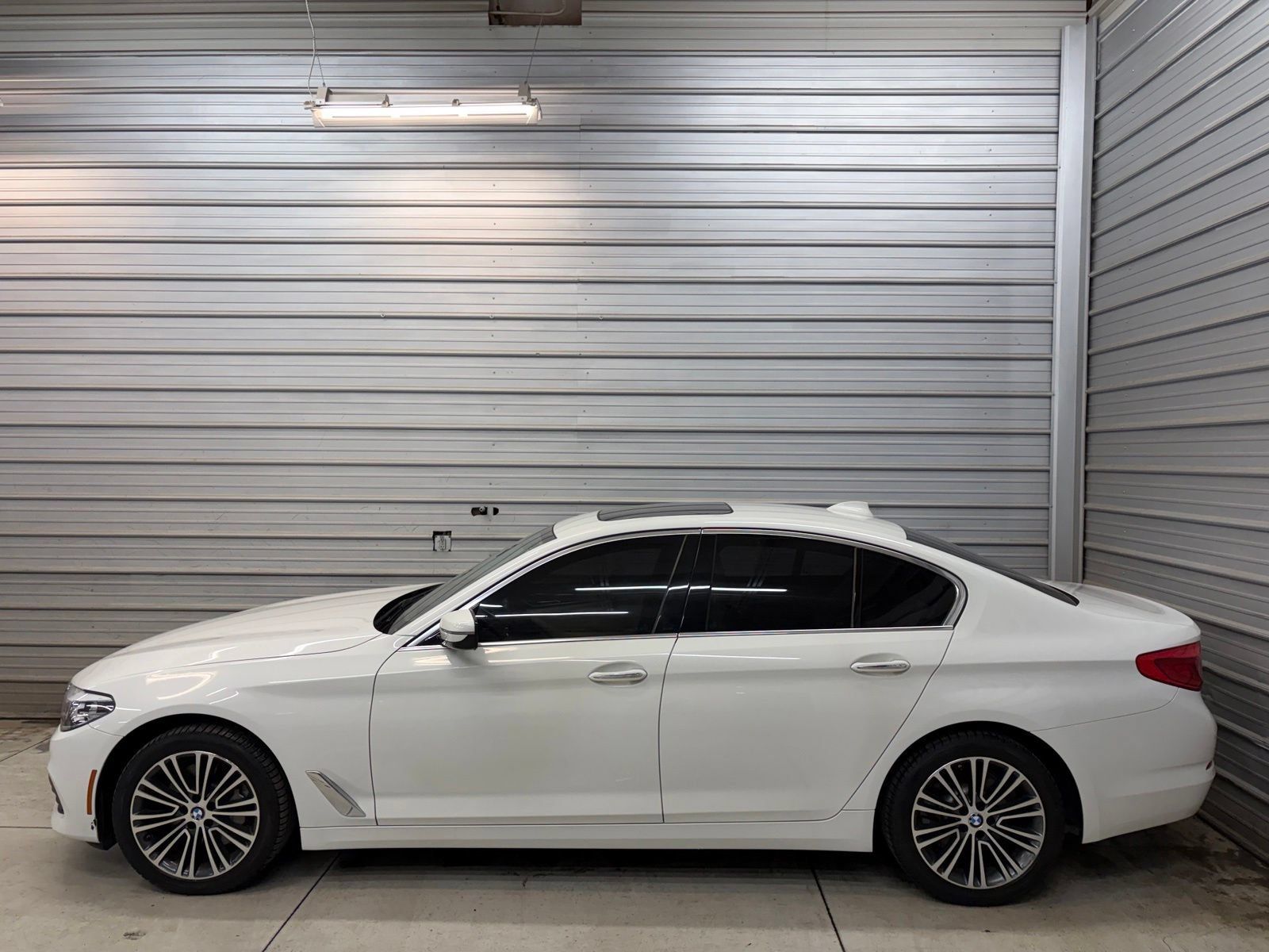 Used 2018 BMW 530i xDrive AWD/4WD image 6