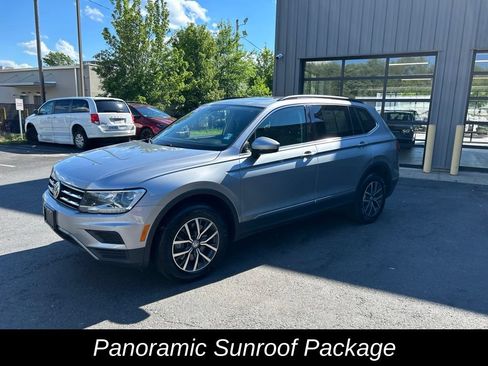 Used 2020 Volkswagen Tiguan SE w/ Panoramic Sunroof Package AWD/4WD image 9