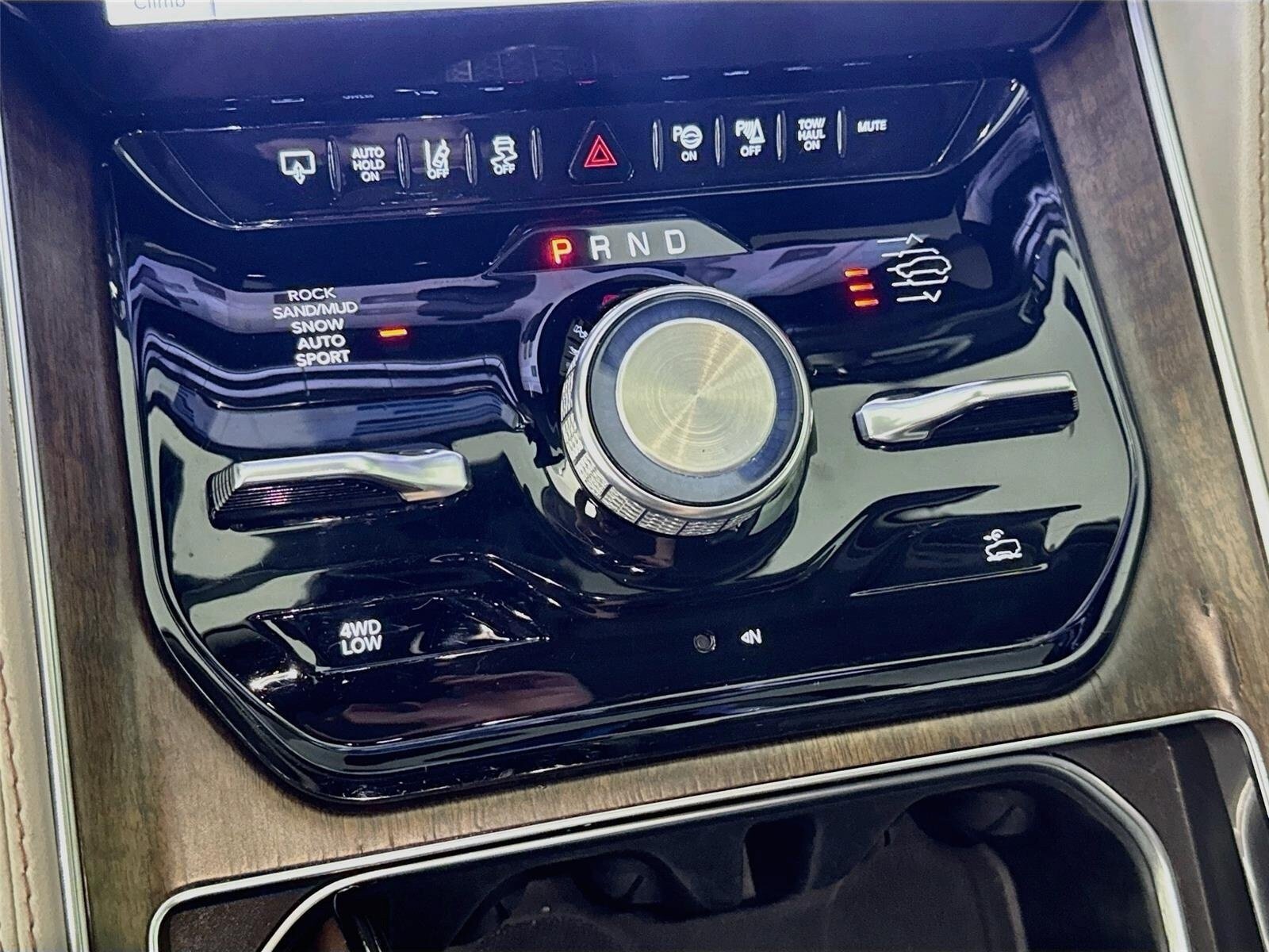 Used 2022 Jeep Grand Wagoneer Series I AWD/4WD image 19