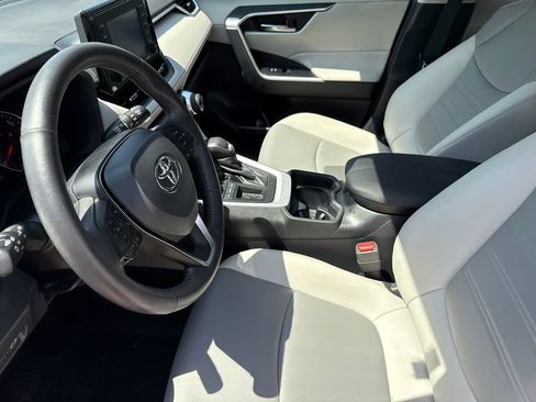 Used 2021 Toyota RAV4 XLE Premium FWD image 19