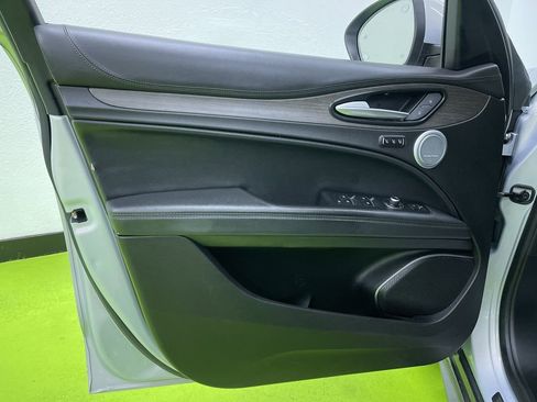 Used 2022 Alfa Romeo Stelvio Ti image 17