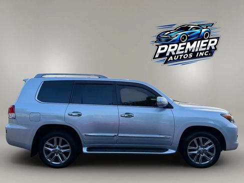 Used 2013 Lexus LX 570 4WD w/ Luxury Pkg image 15