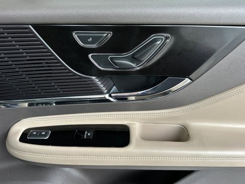 Used 2022 Lincoln Corsair FWD w/ Rear Removable Package Tray image 19