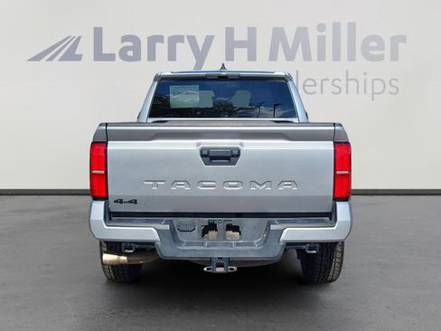 Used 2024 Toyota Tacoma TRD Off-Road image 5