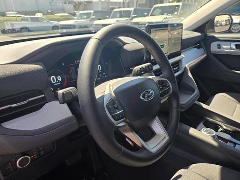 New 2026 Ford Explorer Active RWD image 8