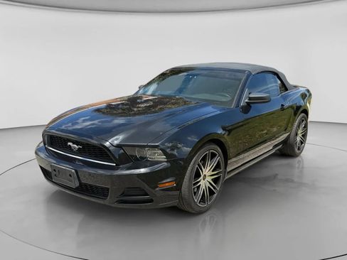 Used 2014 Ford Mustang Convertible RWD image 1