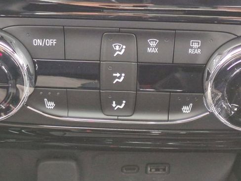 New 2026 Chevrolet Trax RS w/ Sunroof Package image 22