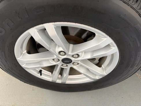 Used 2020 Ford Explorer XLT w/ Equipment Group 202A AWD/4WD image 8
