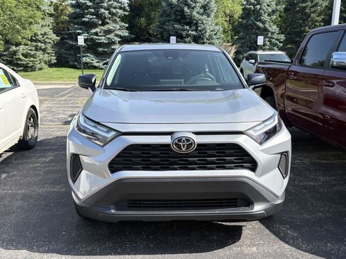 Used 2025 Toyota RAV4 LE AWD/4WD image 3
