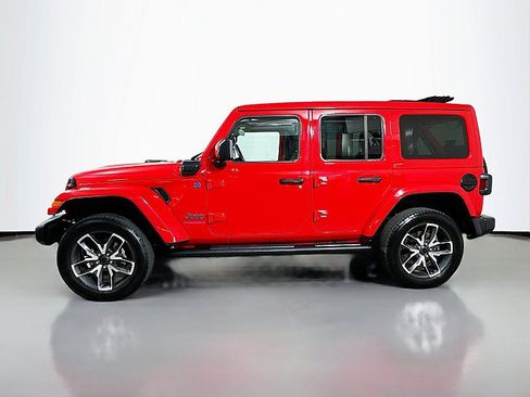 Used 2024 Jeep Wrangler Unlimited w/ Convenience Group AWD/4WD image 4