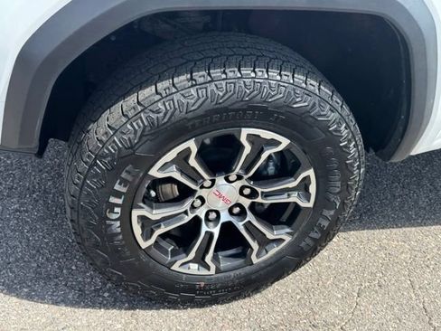 Certified 2025 GMC Canyon AT4 AWD/4WD image 10