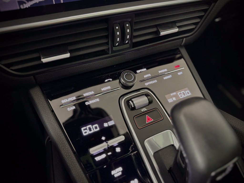 Certified 2023 Porsche Cayenne Coupe AWD/4WD image 26