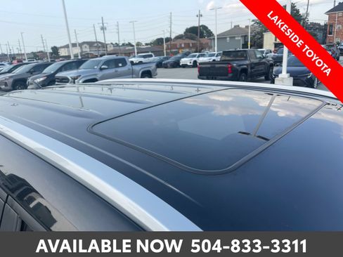 Certified 2024 Toyota Highlander XLE FWD image 10