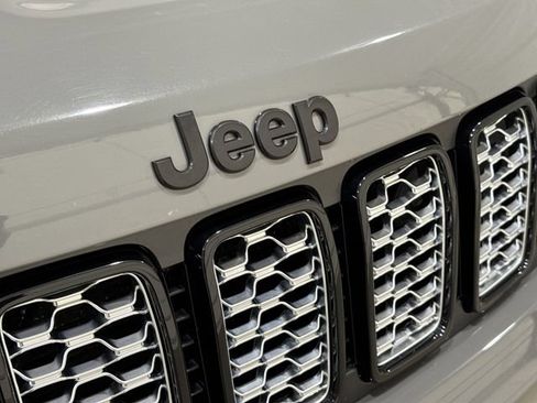 Used 2020 Jeep Grand Cherokee Altitude AWD/4WD image 33