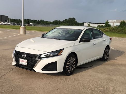 Used 2025 Nissan Altima 2.5 SV FWD image 9