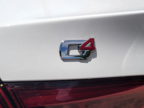 Used 2023 Alfa Romeo Giulia Veloce AWD/4WD image 9