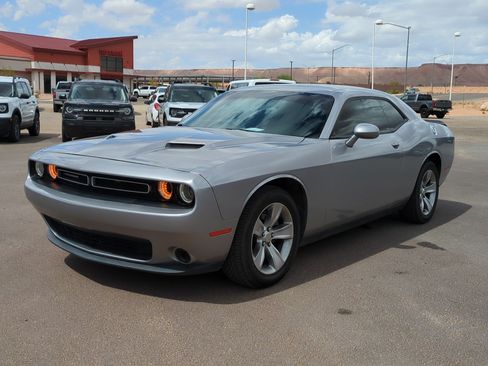 Used 2016 Dodge Challenger SXT RWD image 7