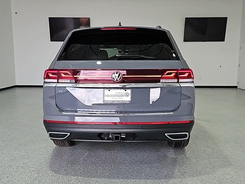 New 2026 Volkswagen Atlas SE FWD image 8