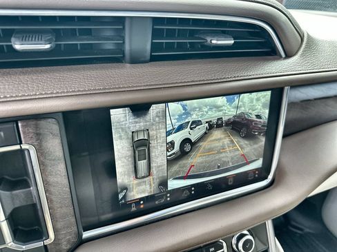 Used 2024 GMC Yukon Denali w/ Advanced Technology Package AWD/4WD image 29
