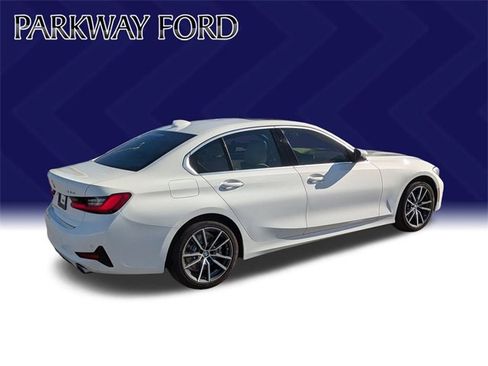 Used 2019 BMW 330i Sedan w/ Driving Assistance Package image 4