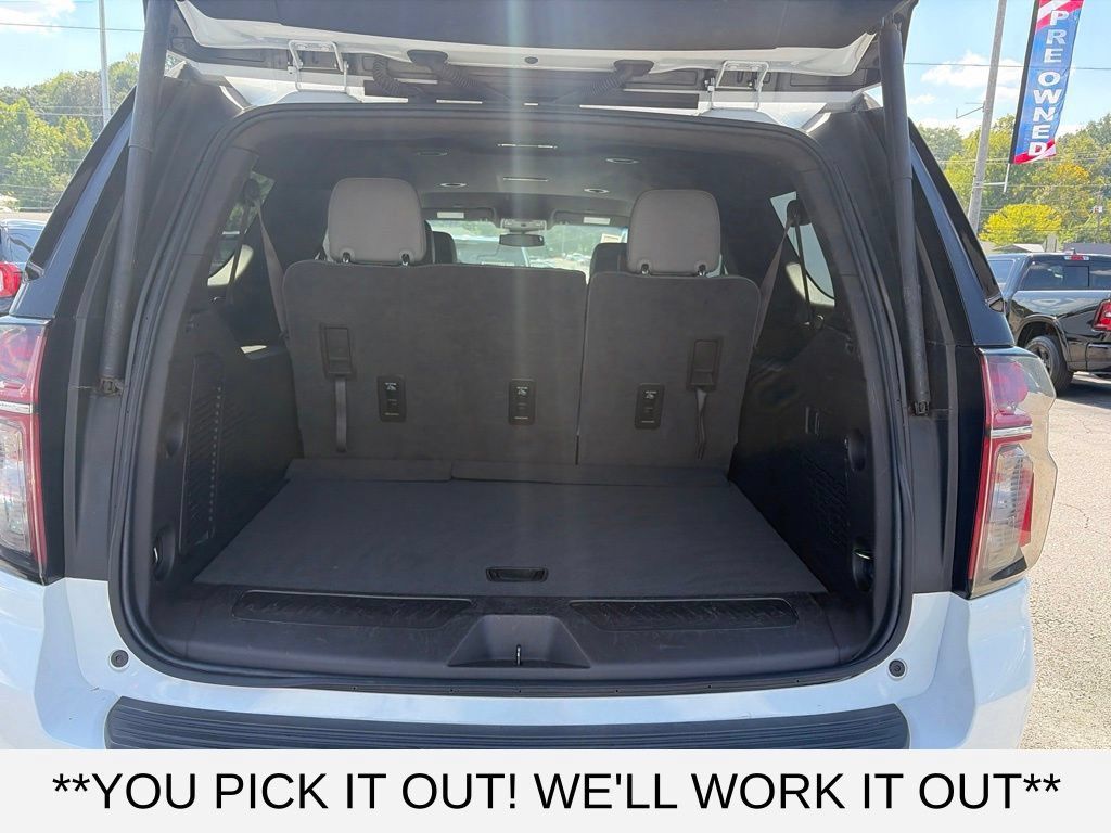 Used 2024 Chevrolet Suburban LT RWD image 8