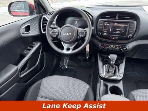 Used 2024 Kia Soul LX image 4