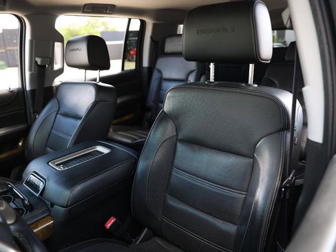 Used 2017 GMC Yukon XL Denali RWD image 8