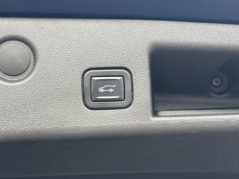 Used 2022 Chevrolet Equinox LT FWD image 11