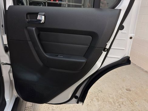 Used 2008 HUMMER H3 Luxury image 25